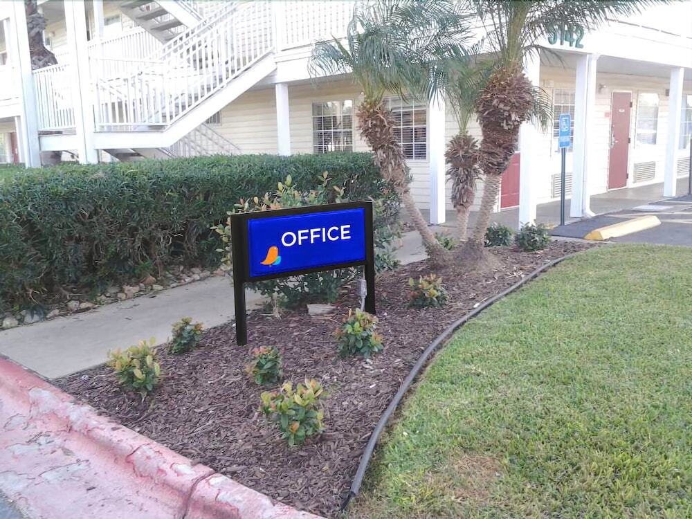 Intown Suites Extended Stay Select Corpus Christi Tx Exterior foto